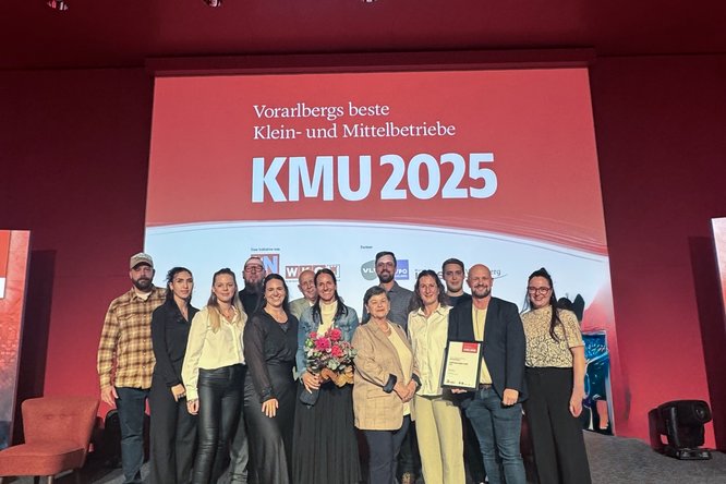 Wir wurden mit dem Vorarlberger KMU-Preis 2025 ausgezeichnet! 🎉